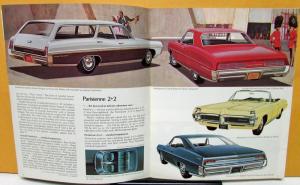 1967 Pontiac Canadian Dealer Sales Brochure Parisienne Laurentian Strato-Chief