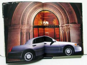 2000 Lincoln Town Car Sales Brochure & Specifications