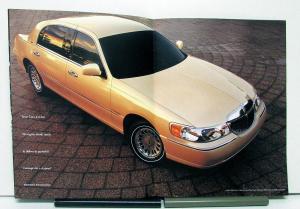 2002 Lincoln Town Car Sales Brochure & Specifications