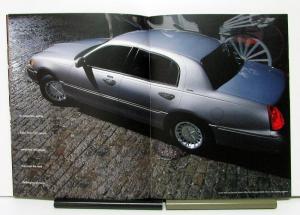 2002 Lincoln Town Car Sales Brochure & Specifications