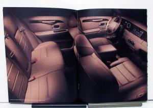 2002 Lincoln Town Car Sales Brochure & Specifications