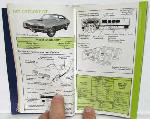 1971 Lincoln Mercury Dealer Pocket Facts Data Book Sales Reference Original