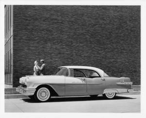 1956 Pontiac Star Chief Four-Door Sedan Press Photo 0028