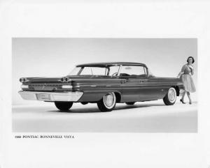 1960 Pontiac Bonneville Vista Press Photo and Release 0032