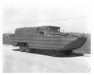 1942-1945 DUKW Factory Press Photo - Modified GMC CCKW Truck - Duck Boat 0017