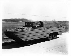 1942-1945 DUKW Factory Press Photo - Modified GMC CCKW Truck - Duck Boat 0018