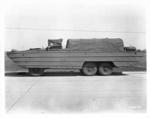 1942-1945 DUKW Factory Press Photo - Modified GMC CCKW Truck - Duck Boat 0024