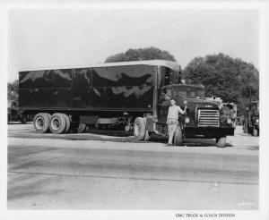 1954 GMC Tractor Truck with Trailmobile Trailer Factory Press Photo 0187