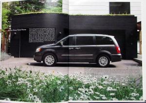 2016 Chrysler Town & Country Sales Brochure Oversized Original