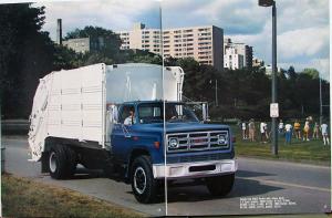 1981 GMC 6000 7000 Series Medium Diesel Trucks Sales Brochure Original