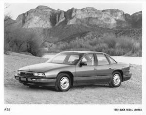 1992 Buick Regal Limited Press Photo 0240